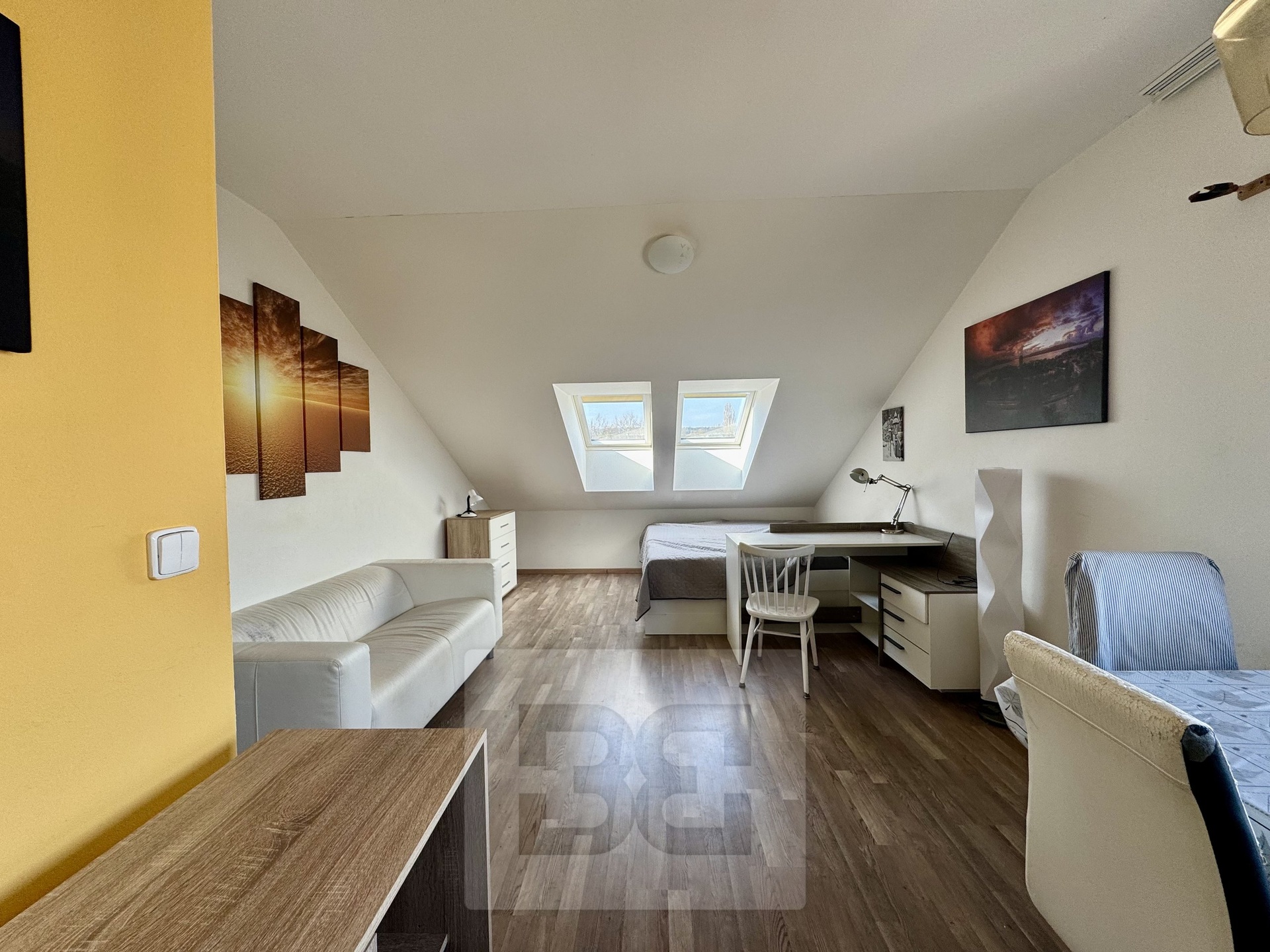 Pronájem byty 1+kk, 38 m2 - Brno - Žebětín