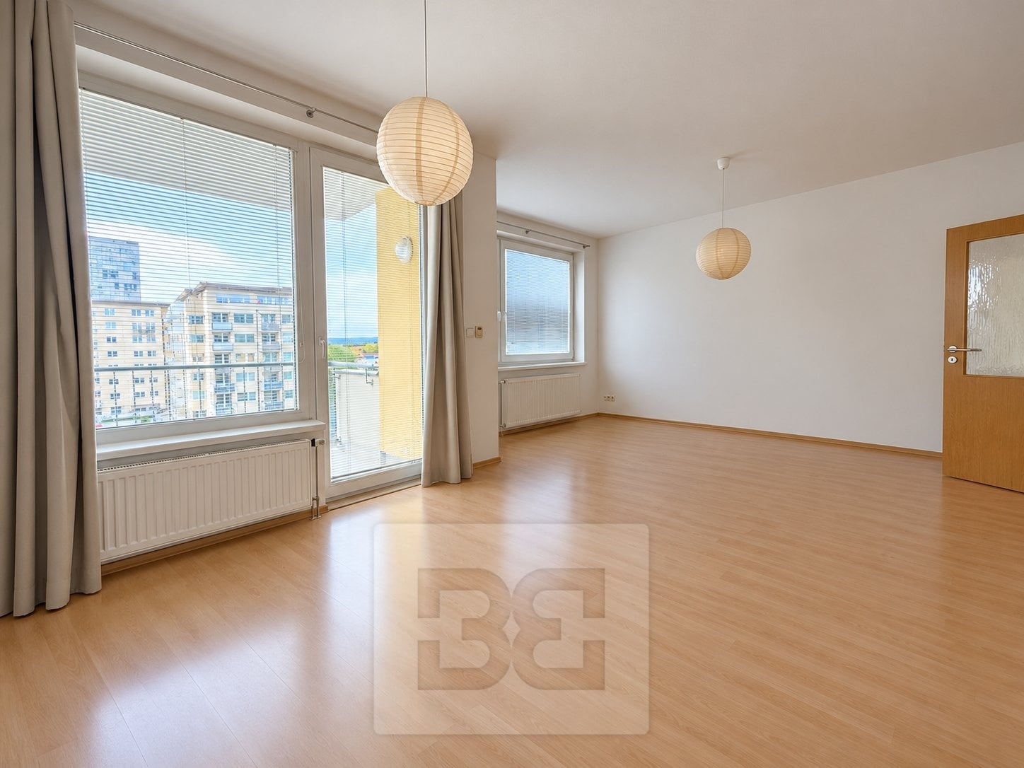 Prostorný byt 1+kk (40m2) s balkonem a sklepem na ulici Dusíkova