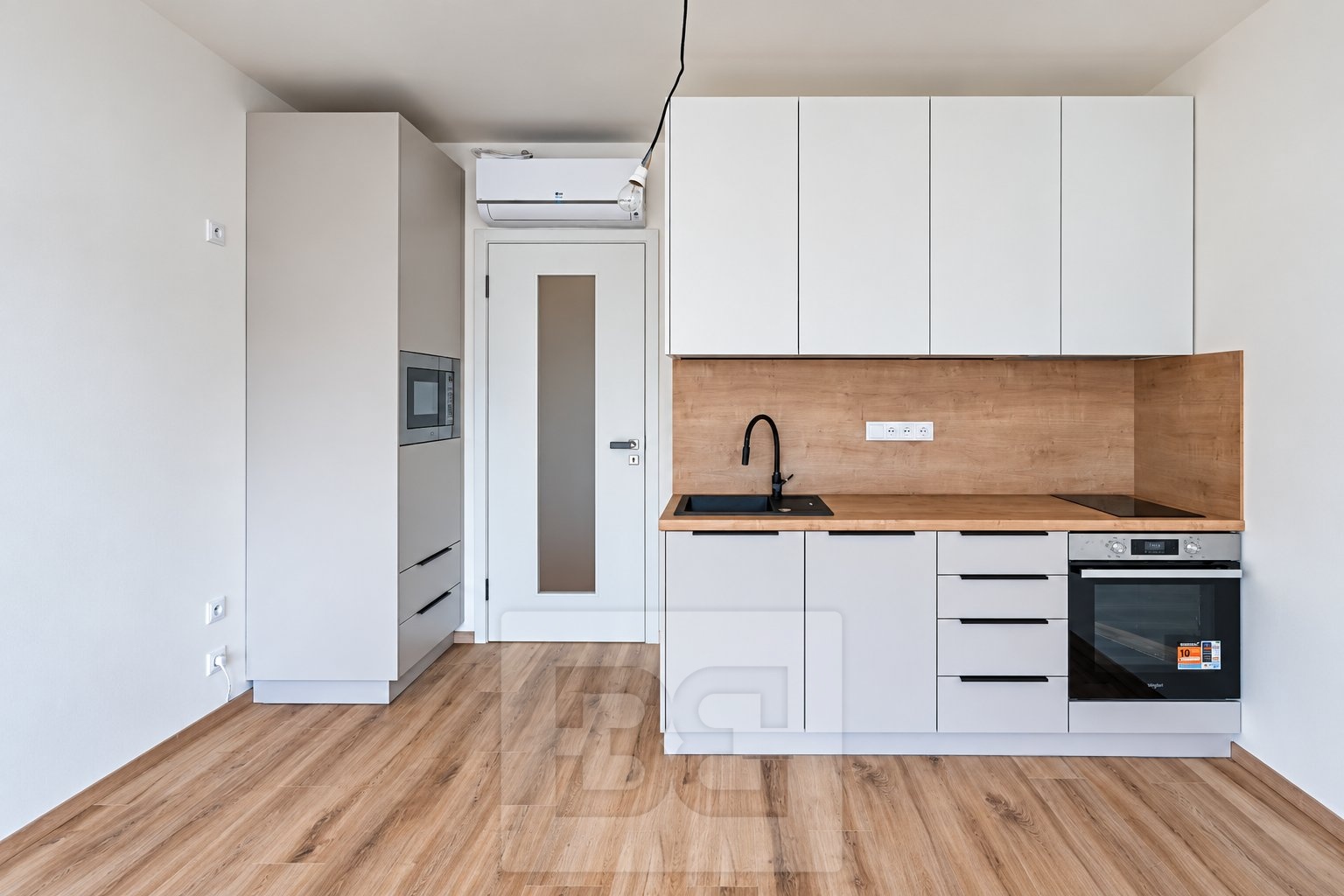 Pronájem bytu 1+kk 32 m², Praha - Hloubětín