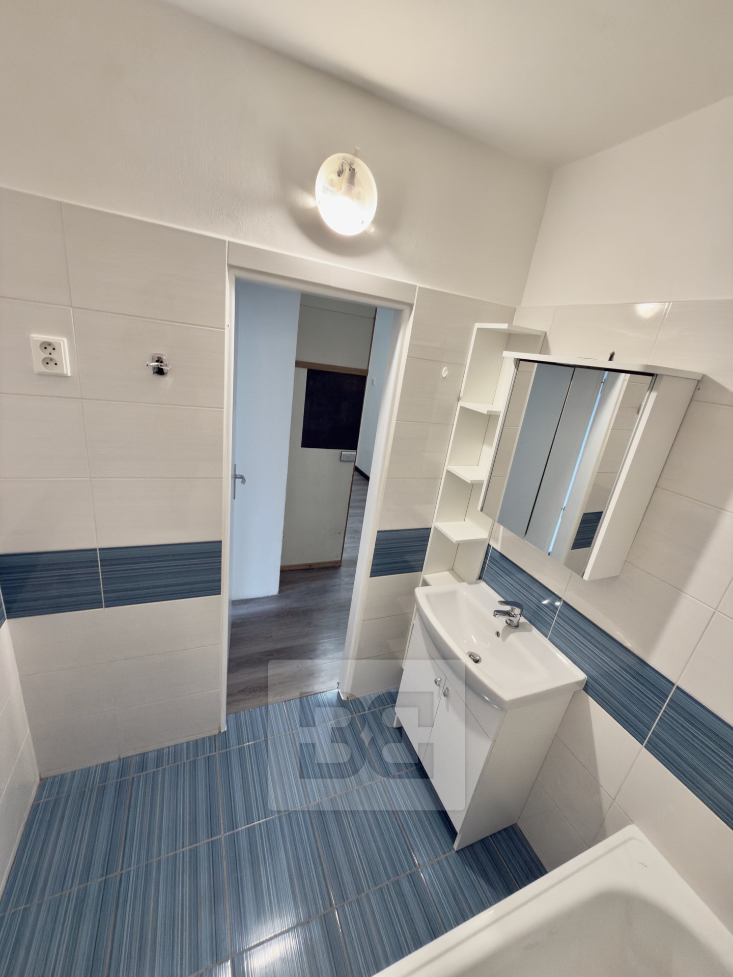 Pronájem bytu 3+1 74 m², Praha - Hlubočepy