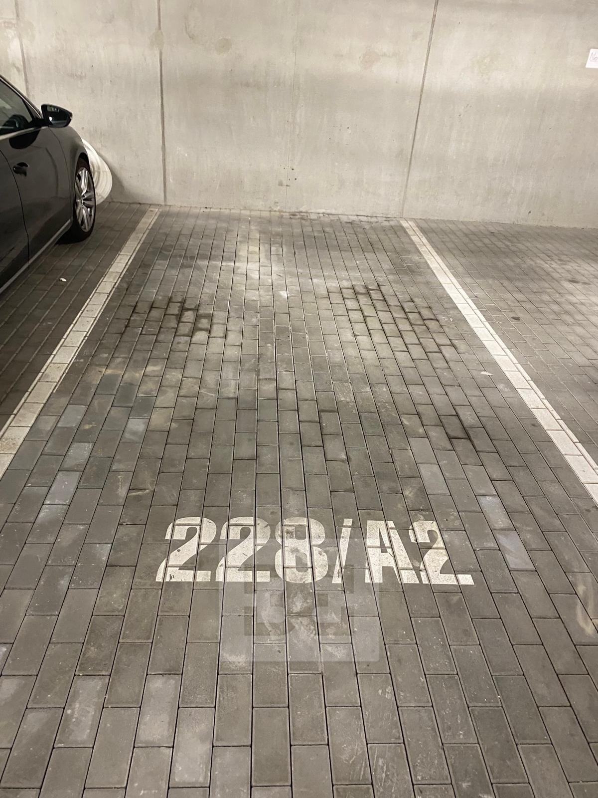 Rent garage parking space 16 m², Praha - Střížkov