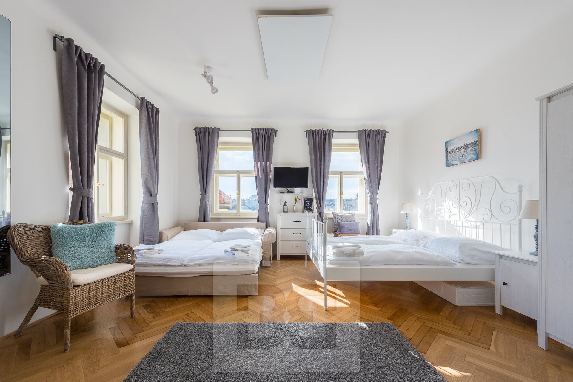 Pronájem bytu 1+kk, 47 m2 - Praha - Malá Strana