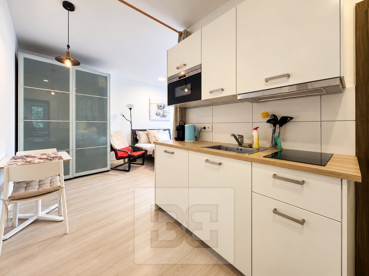 Pronájem byty 1+kk, 28 m² - Praha - Vršovice