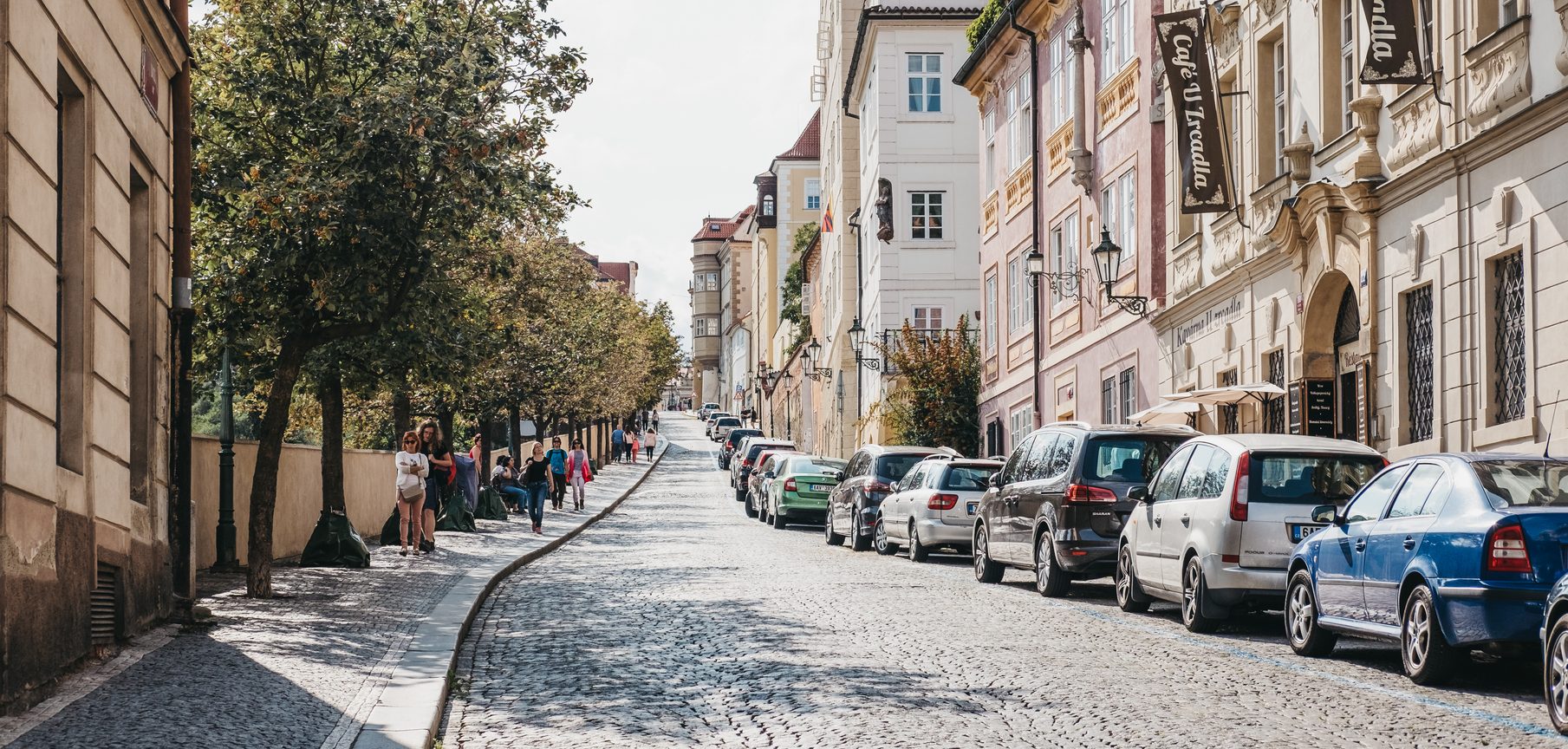 Krátkodobé pronájmy se již přes rok zmítají v krizi, čeká je spása?