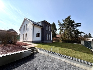 Modern Brick Family House 4(5) BED (160 m²) on a 560 m² Plot – Louňovice