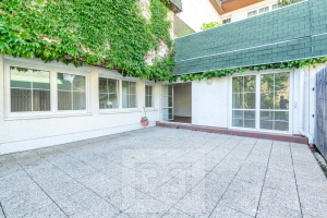 Exkluzivní pronájem bytu 4+ kk, 120m² s terasou, zahradou a přímým vstupem z garáže