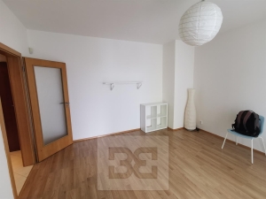 Beautiful studio apartment with balcony and garage
