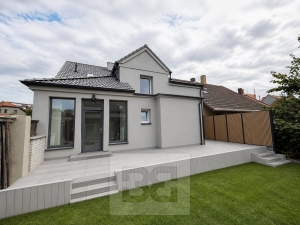 Pronájem rodinného domu 170 m² 6+1, Praha - Kobylisy