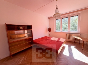 Pronájem prostorného, slunného a plně vybaveného bytu 3+1 86 m², Karlovy Vary - Rybáře