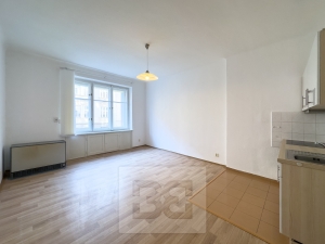 Pronájem bytu 1+kk 28 m² nedaleko metra