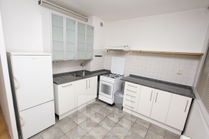 Světlý, prostorný byt 3+kk s lodžií a sklepem v oblíbené lokalitě Karlín, Praha 8, ulice U Sluncové