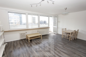 Zrekonstruovaný a zařízený 3+kk s výhledem, balkonem a sklepem