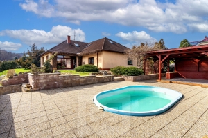 Prodej rodinného 6+2 v obci Křižatky u Berouna