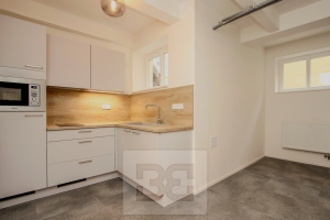 Kancelářský prostor k pronájmu u Strossmayerova náměstí, Vinařská ulice, Praha 7