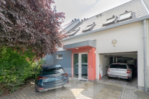 Pronájem rodinného domu 5+kk 148 m², Praha - Kbely