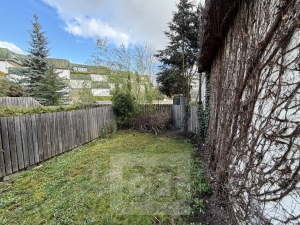 Exkluzivní pronájem bytu 4+ kk, 120m² s terasou, zahradou a přímým vstupem z garáže