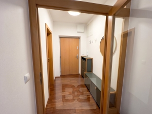 Pronájem nadstandardně světlého bytu 3+kk (109 m²) s obrovskou terasou – Praha 5, Košíře