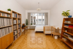 Prostorný byt 2+1 u Strossmayerova náměstí s balkónem, ulice Vinařská, Praha 7