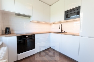 Pronájem bytu 2+1 57 m² s balkonem, Praha - Kobylisy