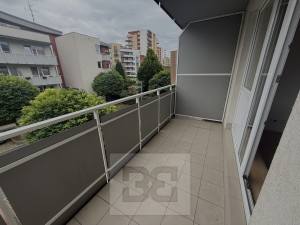 Pronájem bytu  s parkováním 1+kk 31 m², Praha - Letňany