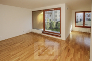 Byt 1+kk s balkonem v oblíbeném projektu River Lofts v Praze 7, ul. Varhulíkové