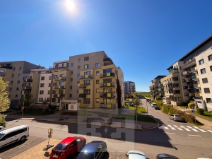 Pronájem bytu světlého 3+1 78 m² s balkonem a parkovacím stáním, Praha - Hostivař