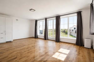 Pronájem bytu 4+kk 95 m² s garážovým a venkovním stáním