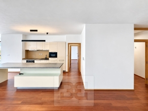 Pronájem nadstandardně světlého bytu 3+kk (109 m²) s obrovskou terasou – Praha 5, Košíře