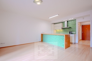 Prostorný byt 2+kk, 52m² s balkonem a garážovým stáním – Záběhlice