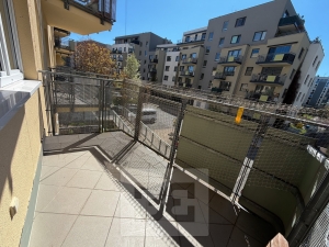 Luxusní  3+kk s balkonem, šatnou a garážovým stáním