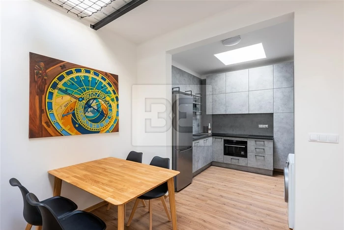 Mezonetový luxusní byt s výhledem na Staroměstské náměstí - BEZ PROVIZE