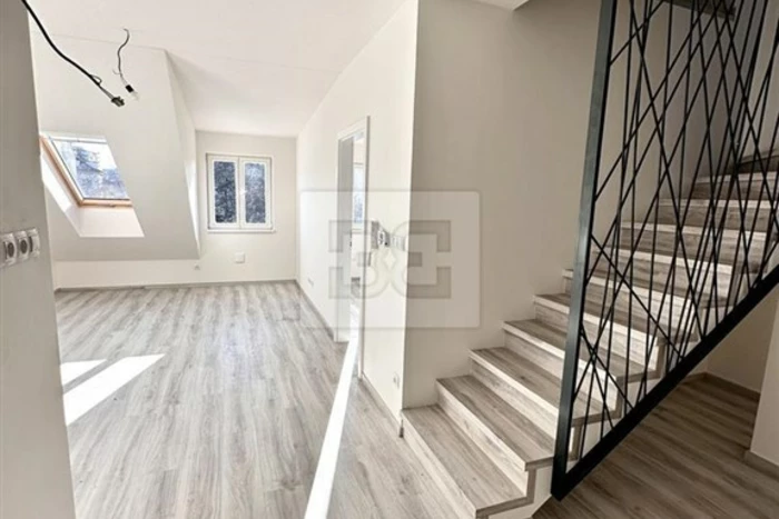 Nový půdní byt 3+kk v Praze 3 – Žižkov, ul. Jeseniova
