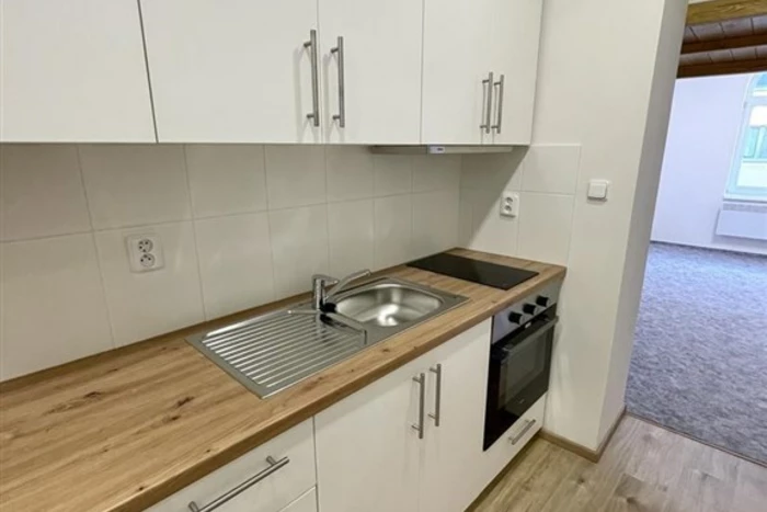 Zrekonstruovaný, moderní byt 1+1 v Libni, Praha 8, ulice Kovářská