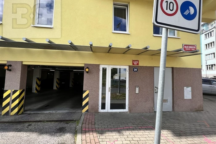 Garage parking space for rent in Velké kunratické street, Praha 4 - Kunratice