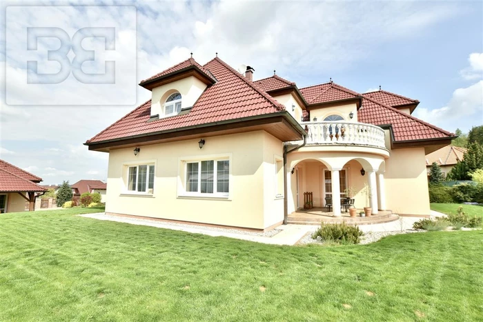 Family house with a swimming pool in the quiet village of Divišov, Benešov district