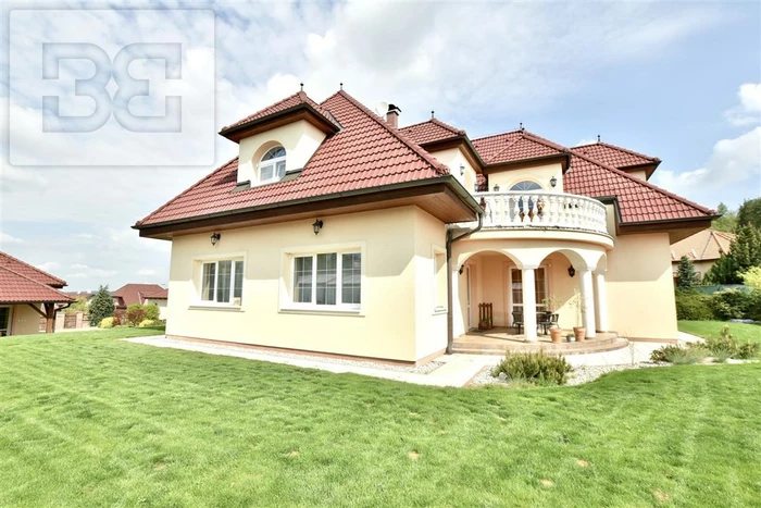 Rodinný dům s bazénem v klidné obci Divišov, okres Benešov