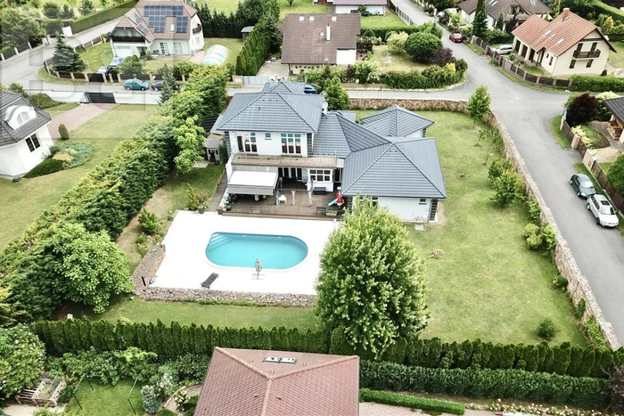 Luxusní rodinný dům v obci Řitka, okres Praha - východ