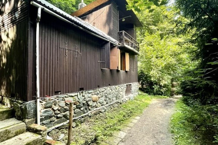 Unikátní chata situovaná hned vedle řeky Sázavy