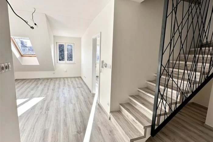 Nový půdní byt 3+kk v Praze 3 – Žižkov, ul. Jeseniova