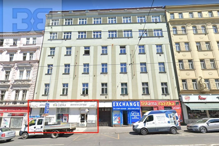 Obchodní prostor s výlohou naproti VŠE, 148 m²