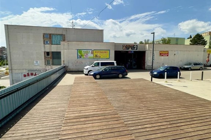Commercial space for rent 1,500 m²