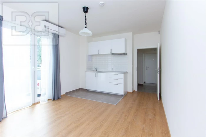 Krásný byt 2+KK s balkonem a parkovacím stáním v Tuchoměřicích