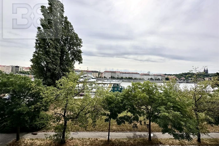 Krásný byt 3+1 v lukrativním místě s výhledem na Vltavu v Praze 5 – Smíchově, ul. Jindřicha Plachty
