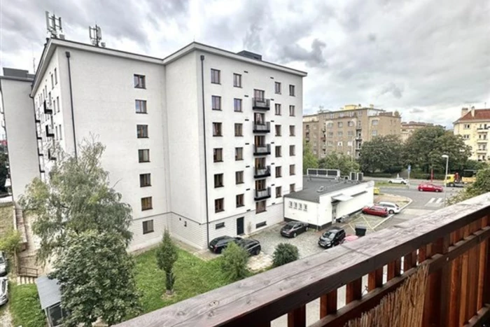 4+1 apartment with the terrace in Prague 10 - Vršovice, street Dukelská