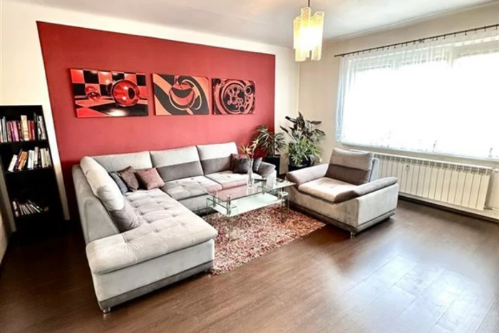 Spacious 2+1 apartment in Roztoky, street Obránců Míru