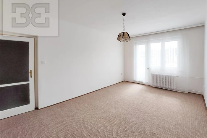 Pronájem bytu 2+1 55 m² s lodžií u metra Petřiny