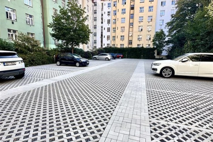 Parkovací stání v Praze 3 - Žižkov, ul.Koněvova