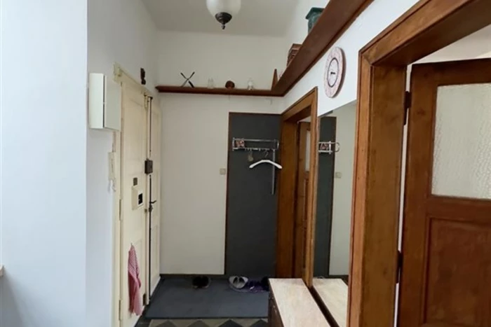 Renting a unique 2+1 apartment in Lužická Street