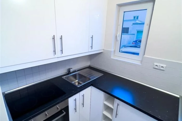 Prostorný byt 2+1 (50 m²), nedaleko metra Vyšehrad, ulice Marie Cibulkové, Praha 4