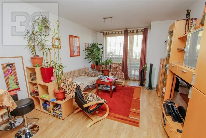 Beautiful 2-bed flat with large terrace + garage parking